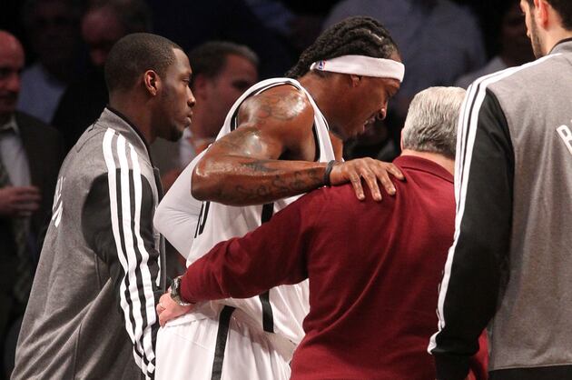 Gerald Wallace Goes Down Hard, Leaves Game with Injury (VIDEO)