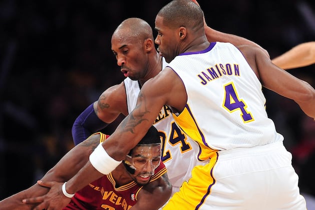Lakers Overpower Cavs, 113-93, to Snap Six-Game Skid