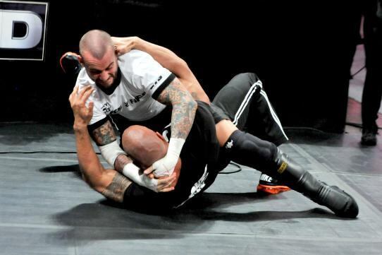 WWE Raw: Why 20th Anniversary of Flagship Show Doesn't Deserve Negative Reviews