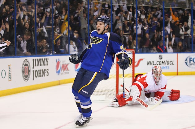 Blues overwhelm Red Wings in season opener
