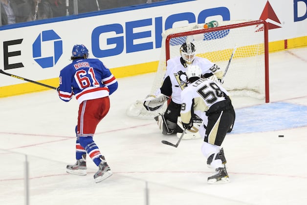 Penguins pepper Lundqvist, throttle Rangers