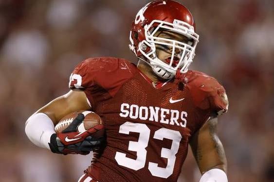 Sooner Coaches Need to Put the Football in Trey Millard's Hands