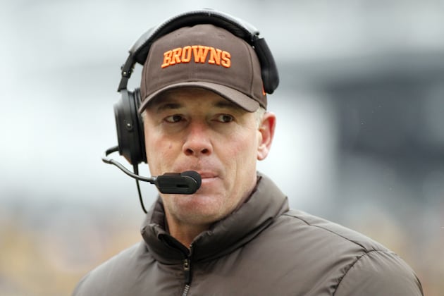 AP Source: Eagles to hire Pat Shurmur as assistant