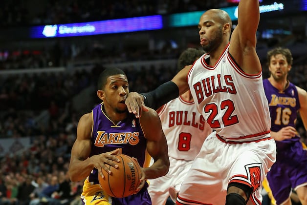 Lakers Falter Late in 95-83 Loss to Bulls