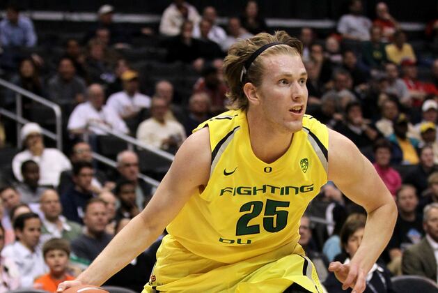Oregon Cools off UCLA, Moves to Rare 5-0 Pac-12 Start