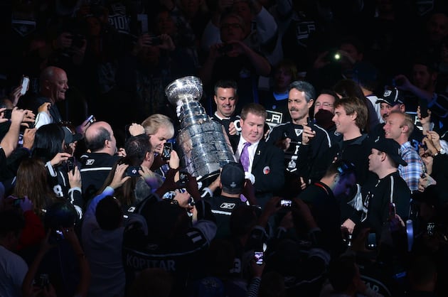 LA Kings Honor Victim of Sandy Hook Tragedy at Home Opener