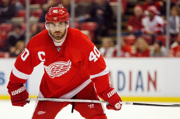 Michael Ryder's Two Goals Put Away Red Wings in Home Opener