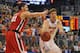 Erik Murphy passes the ball inside against the Georgia defense. He scored 11 points against the Bulldogs in their first meeting.
