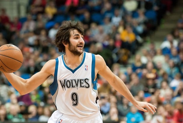 Ricky Rubio Throws Bounce Pass Between Deron Williams' Legs (VIDEO)