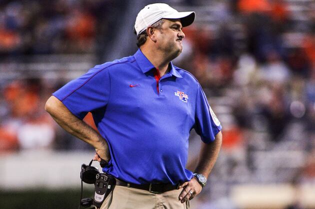 Dykes Completes Coaching Staff
