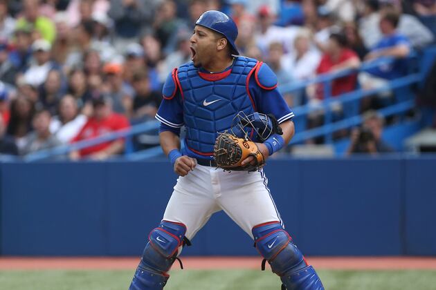 Rockies Agree to Sign Yorvit Torrealba