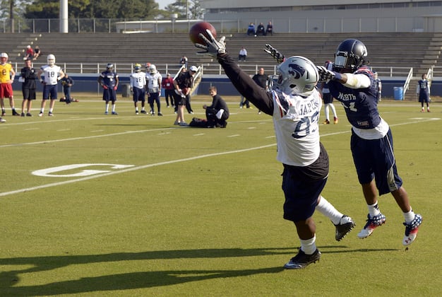 Titans Meet with Linemen, Cornerback at Senior Bowl