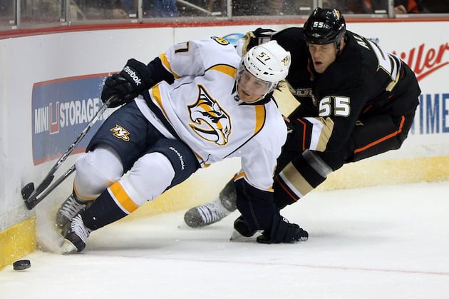 Fasth stops Preds in shootout, wins Ducks debut