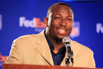 LeSean McCoy & Baby Mama Twitter Battle About Child Support & Herpes