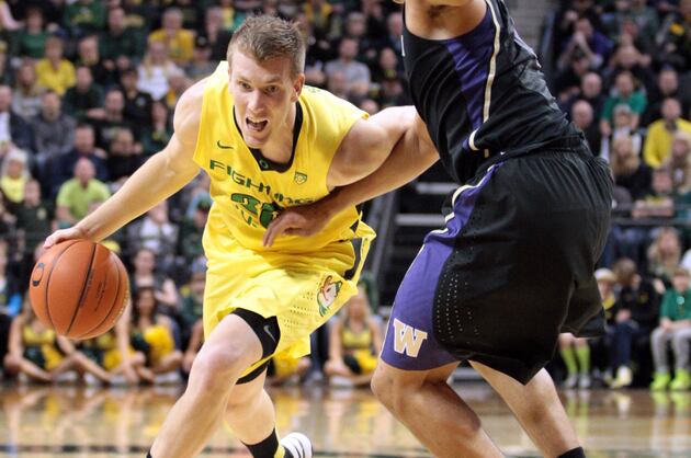Ducks Rise to No. 10 After Sweep of Washington Schools