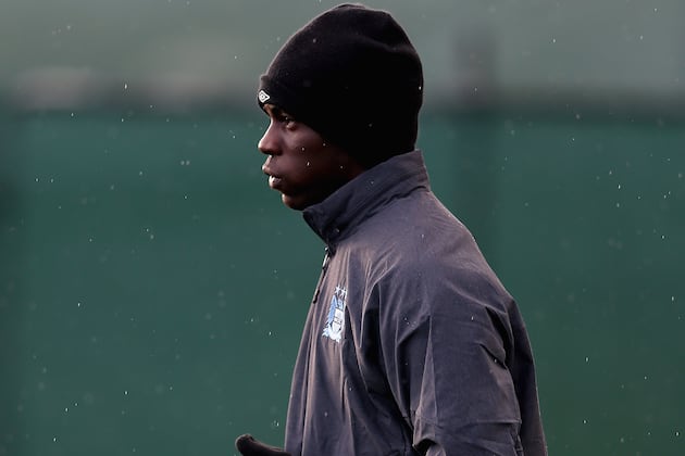 Mario Balotelli's Car Gets Pissed on by Man United Fans