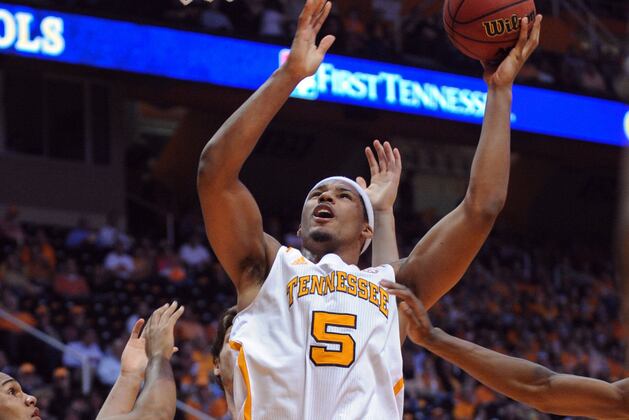 Tennessee 58, Vanderbilt 57
