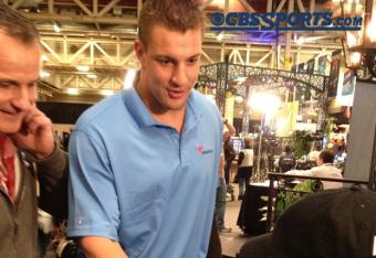 Rob_gronkowski_pays_kid_100_lemonade_super_bowl_crop_north