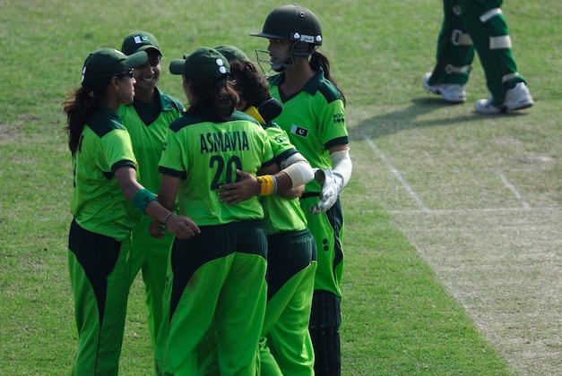 Pakistan Team Sleeping at Stadium