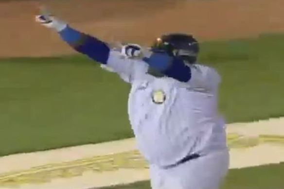 Pablo Sandoval Home Run Sends Announcer into a Frenzy