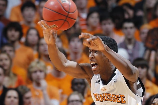 Vols can't handle Hogs' pressure, fall 73-60