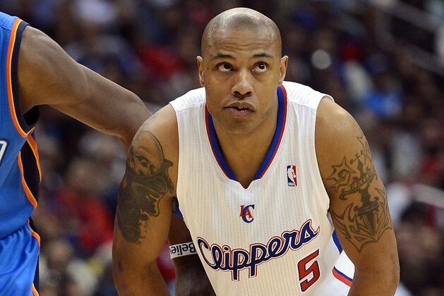 Caron Butler Posterizes Garnett