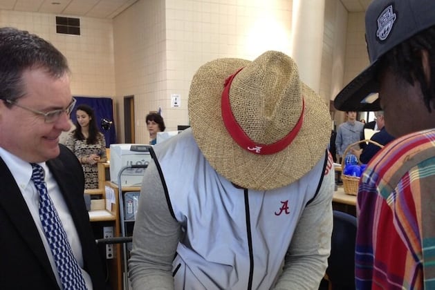PHOTO: Reuben Foster Signs for Alabama in Saban Straw Hat