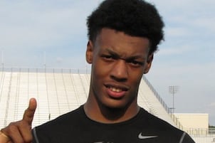 DE Daeshon Hall Flips from Washington to Texas A&M