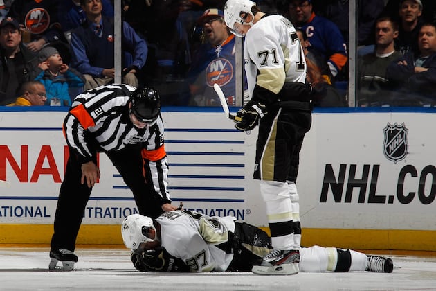 Video: Isles Fans Cheer Crosby Getting Hit in Face with Puck