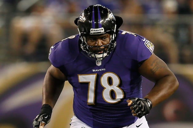 Tackle Bryant McKinnie's Return to Ravens Is Up to Him, Newsome Says