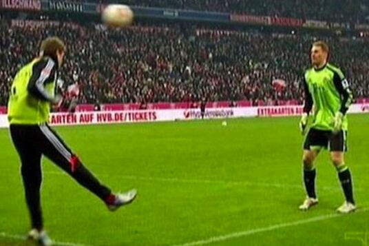 Munich Are so Good Even Their Goalkeeper Turns His Back on Play
