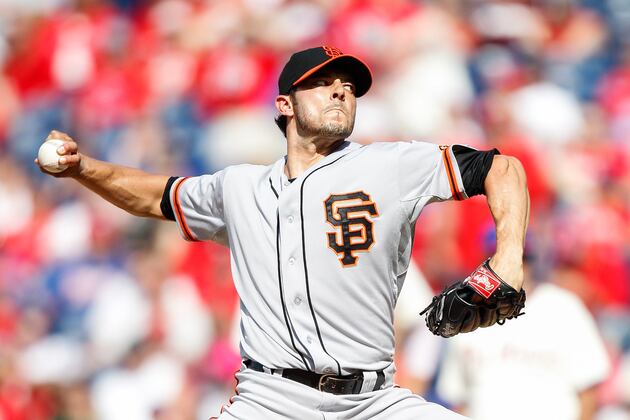 Reds Sign Reliever Hensley to Minor League Deal
