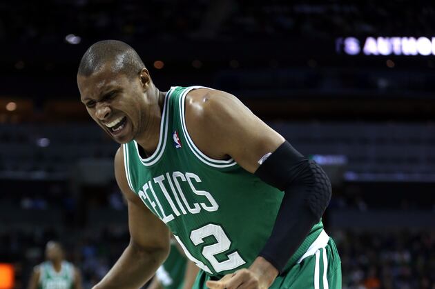 Celtics' Barbosa Suffers Knee Injury in Charlotte