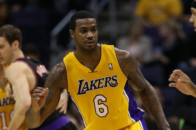 Earl Clark to Receive MRI on Sore Right Foot