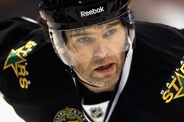 Lehtonen Has 35 Saves as Stars Win 4th in Row