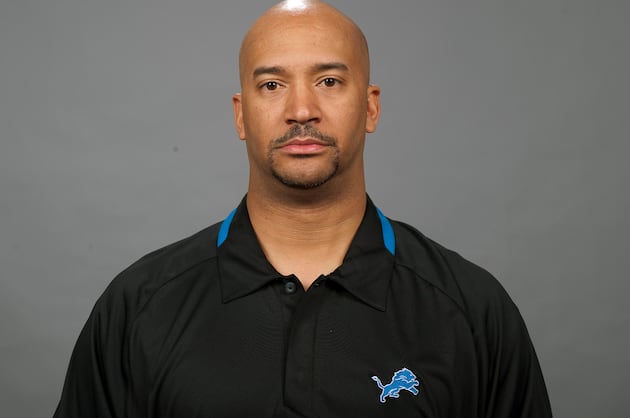Walton Accepts Offer to Be Rams' D-Coordinator