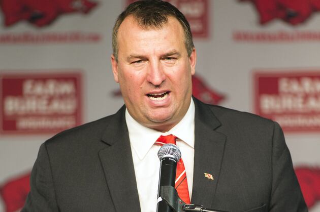 WholeHogSports: Arkansas DE Flynn Arrested, Charged with DWI