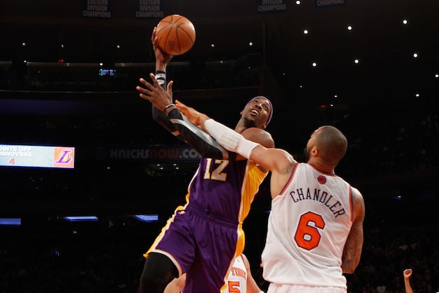 Why Dwight Howard Must Embrace Tyson Chandler Role for LA Lakers