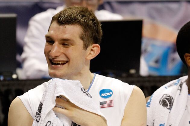 Zeller 'stretch'es to the Smith Center Rafters