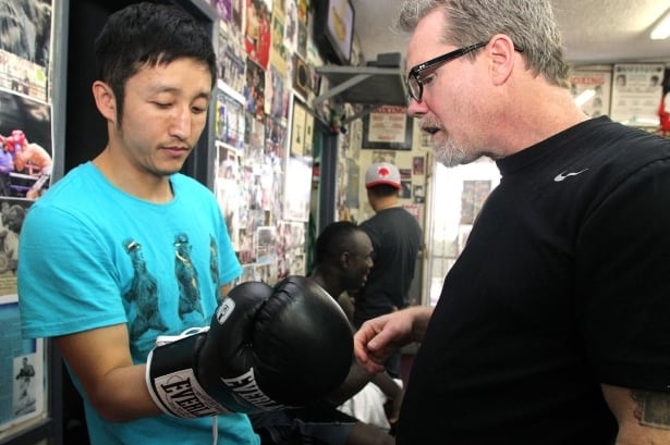 Photos: Zou Shiming Training with Roach at Wild Card