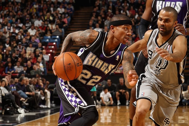 Parker, Spurs Stay on Top with Win over Kings