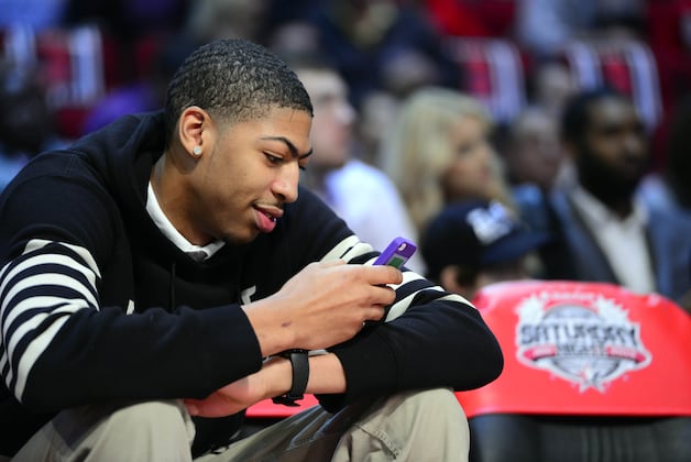 Davis' Minor Knee Sprain Won't Force Him to Miss Sunday's Game vs. Kings