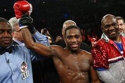 Mayweather Supports Broner as Potential Recipient of His Torch