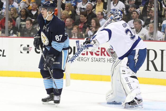 Crosby carries Malkin-less Pens to top of East