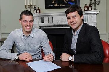 Schneiderlin Signs Until 2017