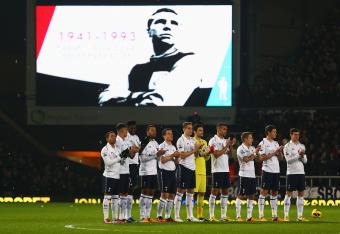 Spurs players join in the tribute to an England icon