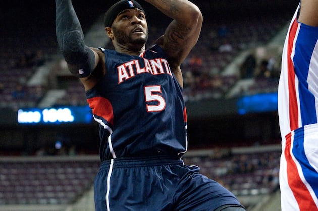 Hawks Soar over Shorthanded, Slumping Pistons