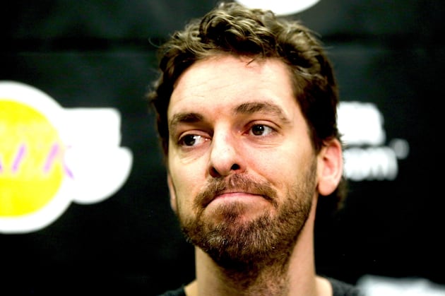 Pau Gasol Finally Off Crutches, Back in the Training Room