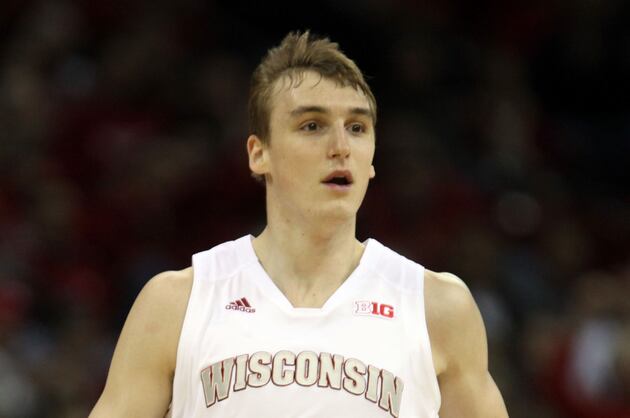 Dekker Fuels 17th-Ranked Badgers to Rout of Huskers