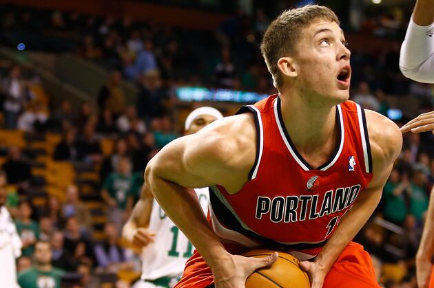 Video: Meyers Leonard Puts Andre Miller on the First Old-Man Poster